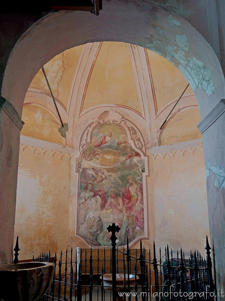 Sillavengo (Novara, Italy) - Side chapel with baptismal font in the Church of San Giovanni